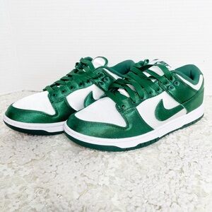 NIKE Dunk Low Satin ESS SNKR Women's 8 White/Team Green DX5931-100